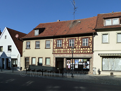 Die Gebäude Hauptstraße 70 und 72 im Februar 2011 kurz vor dem Abriss