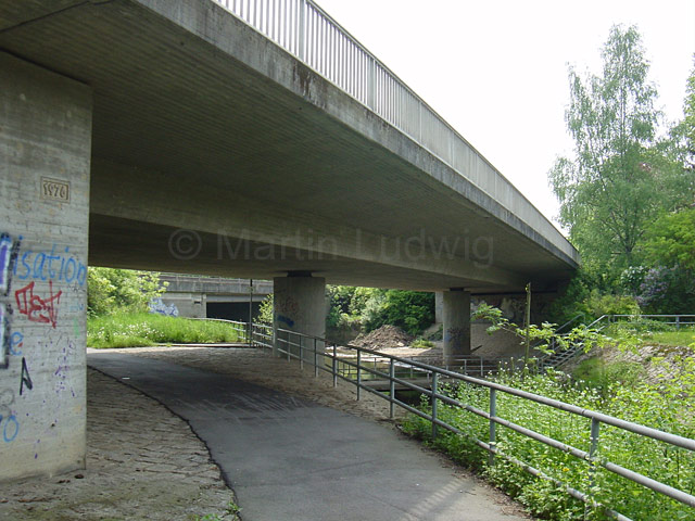 Die Wildbadbrücke unter der Brücke der Nordtangente